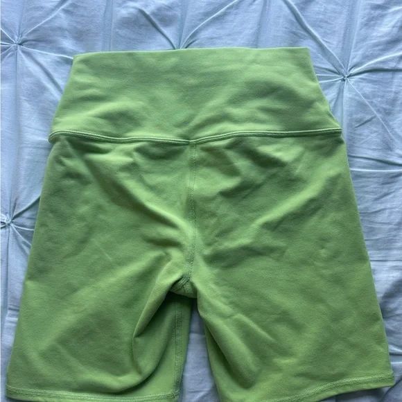ALO Yoga Green Bike Shorts with Compression Fit - Picture 3 of 7